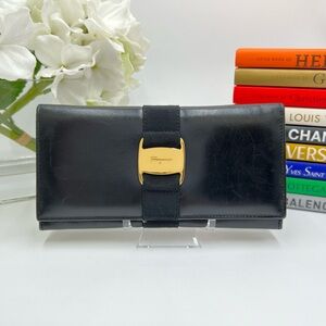 EUC Ferragamo Vala Long Wallet Black Calf Skin